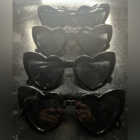 Black heart shaped glasses - Picture 2 of 3